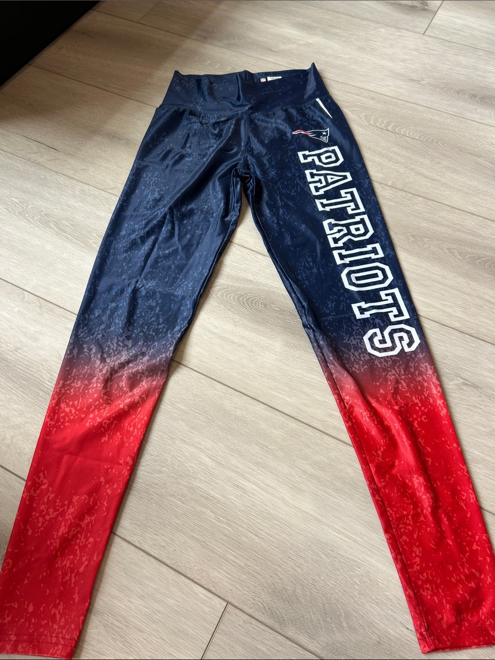 Women’s Navy and Red Patriots Gradient Leggings BRAND NEW